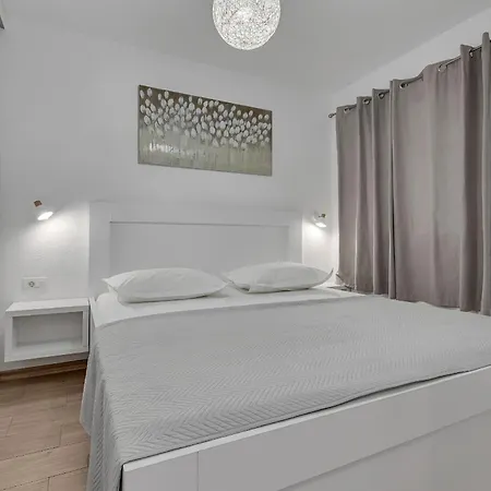 Joy Apartment *